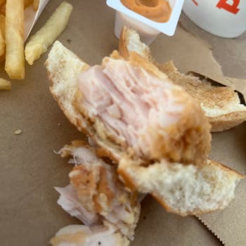 Popeyes Kayseri Park Şubesinde Pişmemiş Ve Kötü Kokulu Tavuklar Nedeniyle Mağduriyet