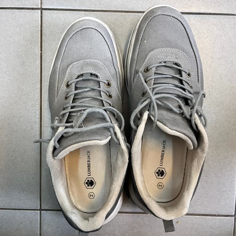 Yeni Alınan Ayakkabıda Kısa Sürede Renk Solması Ve Mağaza İlgisizliği