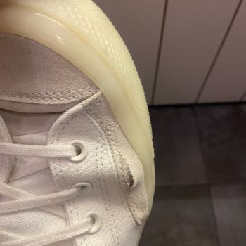 Bir Günde Patlayan Converse Ayakkabı Ve Müşteri Hizmetlerinden Yanıt Alamamak