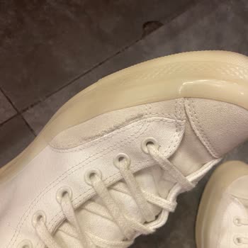 Bir Günde Patlayan Converse Ayakkabı Ve Müşteri Hizmetlerinden Yanıt Alamamak