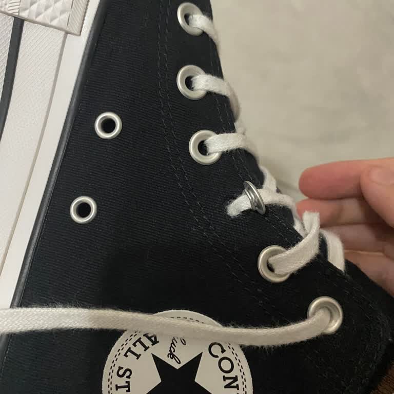 Converse Ayakkabıda Bağcık Yerinde Yırtılma Ve Garanti Sürecinde İlgisizlik