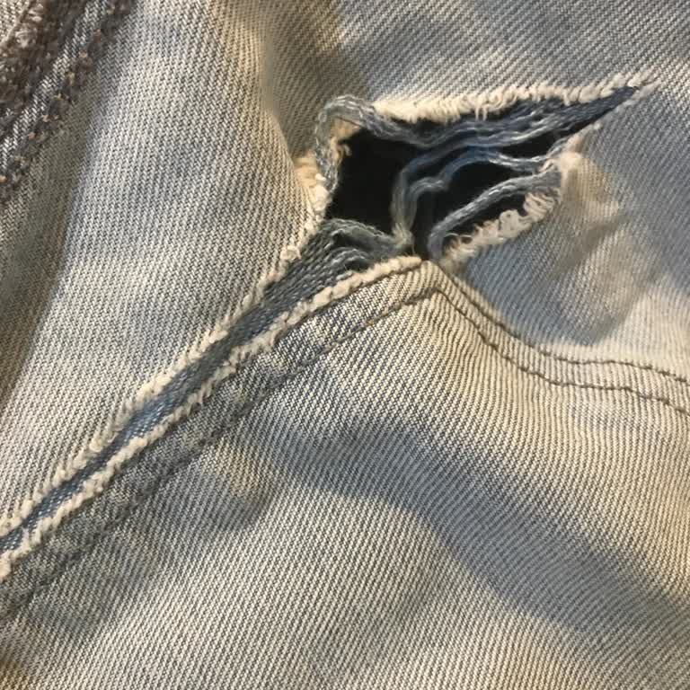 Mavi Cindy Kot Pantolonumun Arka Cebinde Beklenmedik Yırtılma Sorunu Yaşadım