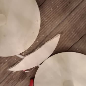 Çatlak Mermer Masa Nedeniyle Yaralanma Ve İlgisizlik