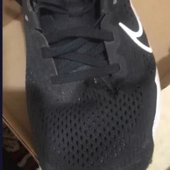 Nike Ayakkabım Sürekli Yırtılıyor, FLO Çözüm Sunmuyor