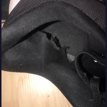 Nike Ayakkabım Sürekli Yırtılıyor, FLO Çözüm Sunmuyor