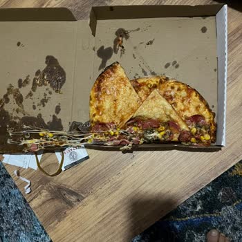 Pizza Veros Gelen Ürün Kesinlikle Pizzaya Benzemiyordu