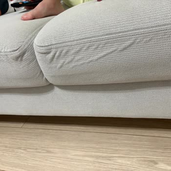 Kelebek Mobilya Noira Koltuk Takımında 1 Yılda Kumaş Sarkması Ve Renk Değişimi