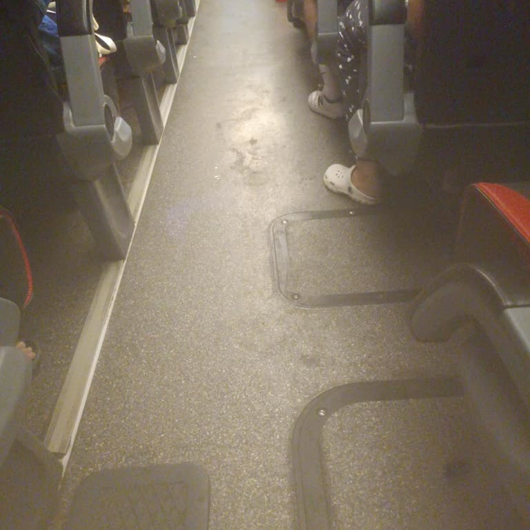 Varan Turizm'de Eski Ve Kirli Otobüs, İlgisiz Personel İle Rahatsız Yolculuk