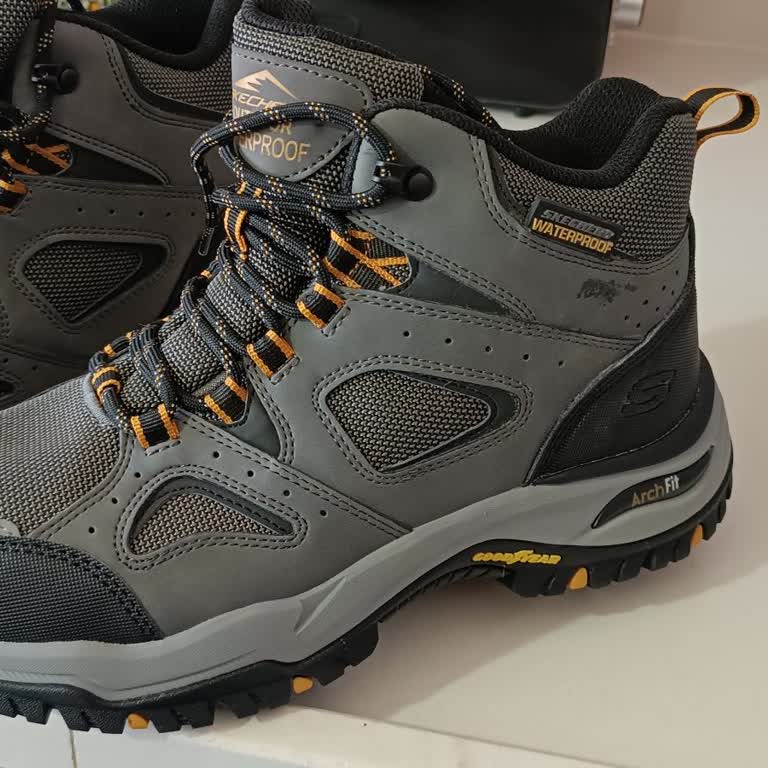 Kullanılmamış Ayakkabıda Kendiliğinden Çürüme Ve Yıpranma