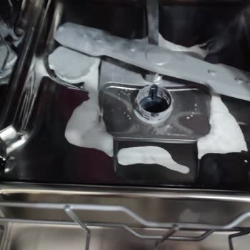 Yeni Bulaşık Makinesi Köpüklü Bırakıyor Servis Çözüm Sunmuyor