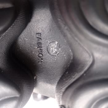 Yanlış Numara Ve Defolu Ayakkabı, İlgisiz Satıcı