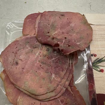 Son Kullanma Tarihi Geçmemiş Füme Et Küflü Çıktı!