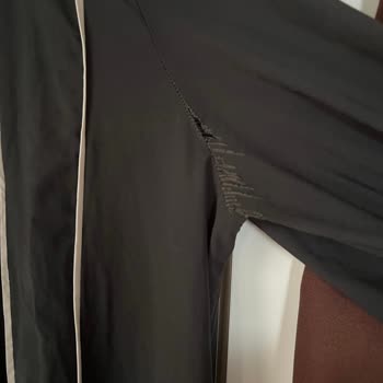 Fahhar Design Elbise Kısa Sürede Yırtıldı Mağaza Sorumluluk Almadı