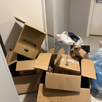 Koridorlarda Temizlik Yapılmıyor Çöp Toplama Hizmeti Aksıyor