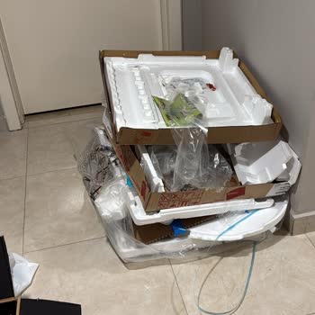 Koridorlarda Temizlik Yapılmıyor Çöp Toplama Hizmeti Aksıyor