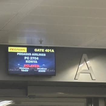 Uçuş Gecikmesi Nedeniyle Mağduriyet Ve Yetersiz Yolcu Bilgilendirmesi