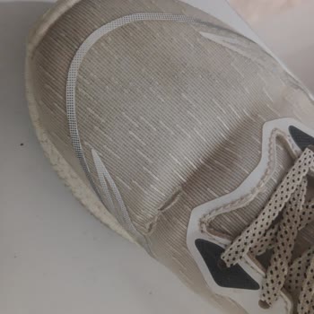 Zapatos Lotto defectuosos y rechazo de devolución en tienda