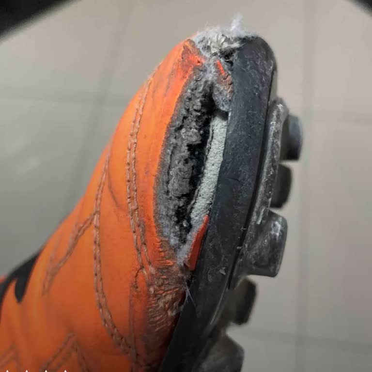 Botines Lotto 3W Rattron, solicito cambio por costuras abiertas