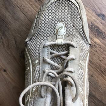 I Face Stitching Defect with Asics Gel 1090 v2 Shoes and Refund Refusal
