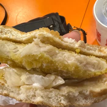 Tavuk Burgerde Kurt Ve Bozulmuş Ürün, Çalışanlardan İlgisiz Yaklaşım