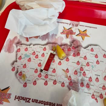 Dönerin İçinden Çıkan Plastik Parçası Ve Yetersiz Çözüm