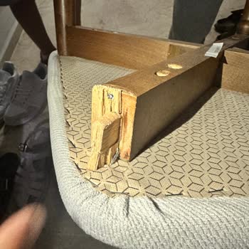 Yeni Alınan Sandalyedeki Üretim Hatası Garanti Kapsamında Onarılmadı, Ücret Talep Edildi