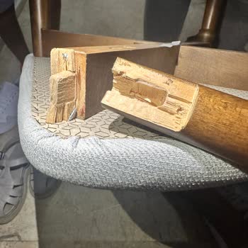 Yeni Alınan Sandalyedeki Üretim Hatası Garanti Kapsamında Onarılmadı, Ücret Talep Edildi