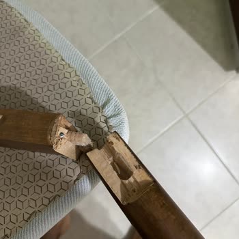 Yeni Alınan Sandalyedeki Üretim Hatası Garanti Kapsamında Onarılmadı, Ücret Talep Edildi