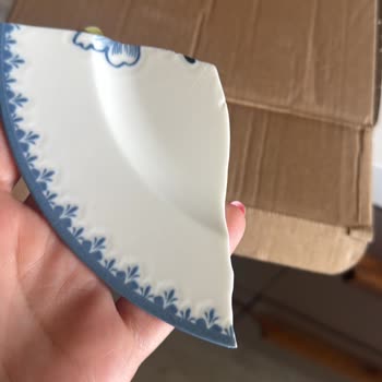 Hediye Yemek Takımındaki Kırık Tabaklar İçin Çözüm Bekliyorum