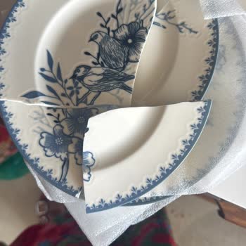 Hediye Yemek Takımındaki Kırık Tabaklar İçin Çözüm Bekliyorum