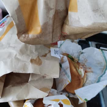 Siparişimde Patlayan İçecek Ve Islanan Ürünler Nedeniyle Mağduriyet Yaşadım