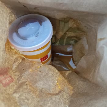 Siparişimde Patlayan İçecek Ve Islanan Ürünler Nedeniyle Mağduriyet Yaşadım