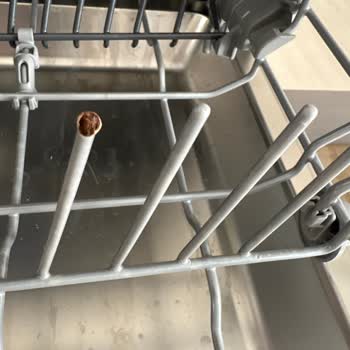 Siemens Alman Üretimi Bulaşık Makinesinin Sepeti 2 Yılda Paslandı, Garanti Kapsamı Dışında Bırakıldı