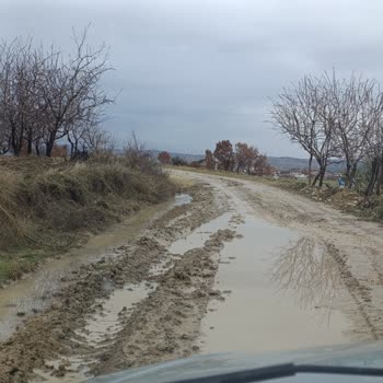 Yıllardır Çamur İçinde Kalan Yolumuz Acilen Asfaltlansın