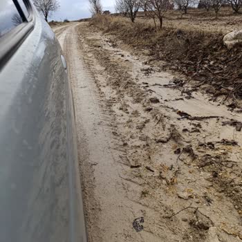 Yıllardır Çamur İçinde Kalan Yolumuz Acilen Asfaltlansın