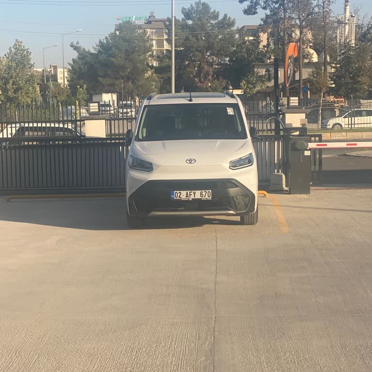 Sıfır Kilometre Araç Arızalı Çıktı, Servisler Sorunu Çözemedi