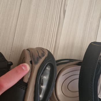 Aldığım Sandaletler Kısa Sürede Bozuldu Ve Defolu Çıktı