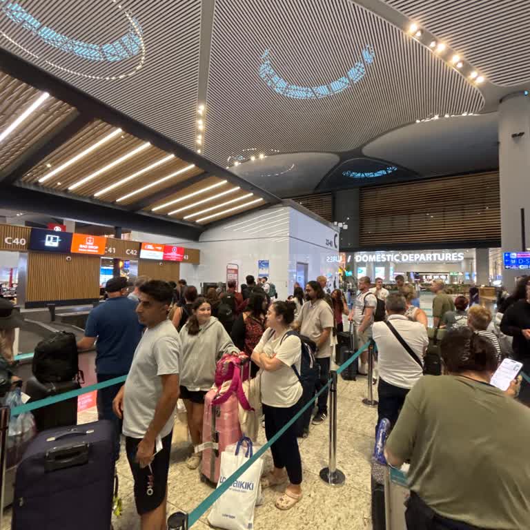 EasyJet İstanbul Havalimanı’nda Yavaş Bagaj Teslimi Ve Yetersiz Personel Nedeniyle Mağduriyet