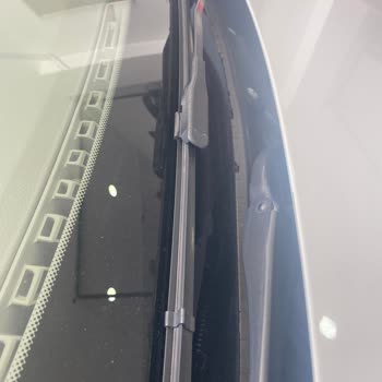 BMW 320i F30 Kronik Ön Cam Fitili Sorunu Ve Ücretli Değişim Şikayeti