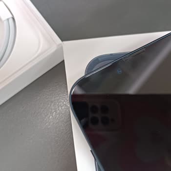 Yeni Alınan İphone 13'ün Kamerasında Yabancı Cisim Çıkması Ve Değişim Talebinin Reddedilmesi