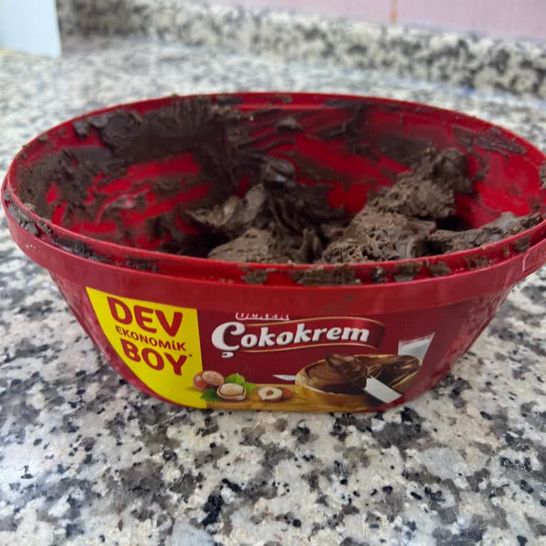 Çokokrem Akışkan Değil, Ekmeğe Sürülemiyor