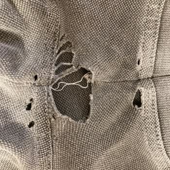 Kısa Sürede Yırtılan Siyah Tişört İçin Çözüm Bekliyorum