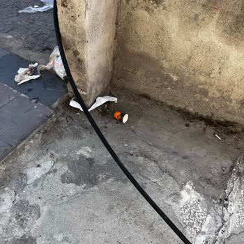 Kopan İnternet Kablosu 3 Gündür Onarılmıyor, Güvenlik Riski Oluştu