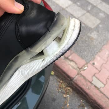 Garaj Günlerinden Alınan Derimod Ayakkabı Kısa Sürede Kırıldı Tamir Veya Değişim Yapılmıyor