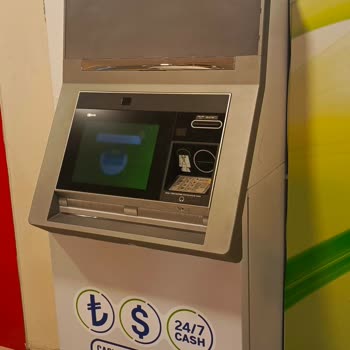 ATM'de Yazan USD Çekme Hizmeti Çalışmıyor Müşteri Hizmetleri Çözüm Sunmuyor