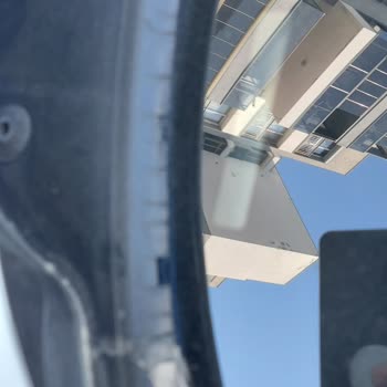 BMW 1 Serisi Ön Cam Fitilinde Kronik Parçalanma Sorunu