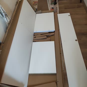 Kırık Gelen Dolabın İadesi İçin Çözüm Sunulmuyor, Ücret İadesi Bekliyorum