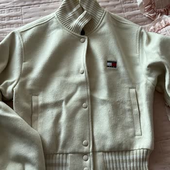 Tommy Hilfiger Kısa Sürede Tüylenen Ceket ve Yetersiz Mağaza Desteği
