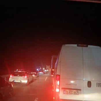 Bolu–İstanbul Otoyolu'ndaki Kontrolsüz Yol Bakım Çalışmaları Sürücüleri Mağdur Ediyor