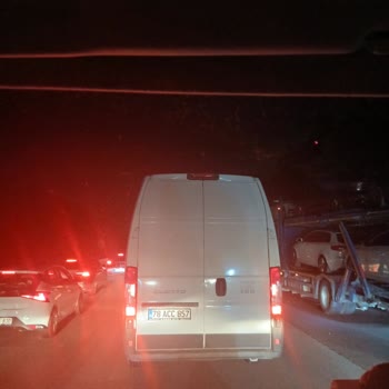 Bolu–İstanbul Otoyolu'ndaki Kontrolsüz Yol Bakım Çalışmaları Sürücüleri Mağdur Ediyor